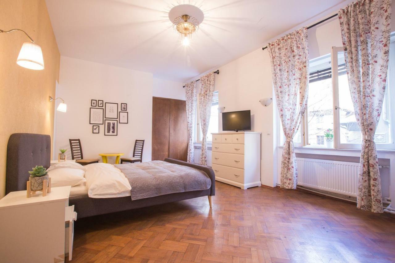 Color Apartments Nicolae Tonitza St Bucarest Esterno foto