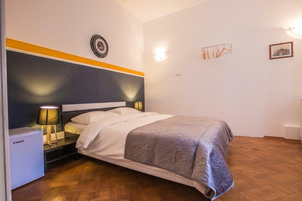 Color Apartments Nicolae Tonitza St Bucarest Esterno foto