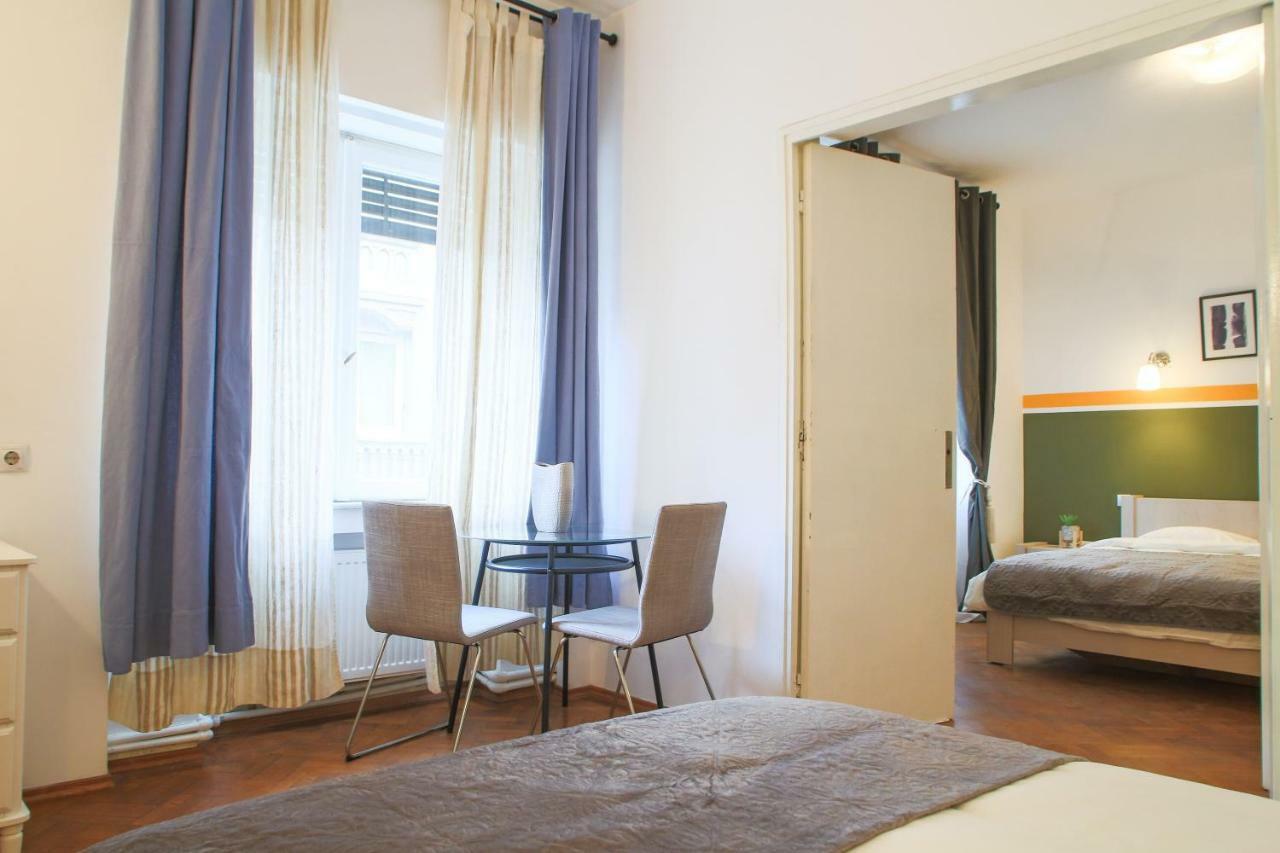 Color Apartments Nicolae Tonitza St Bucarest Esterno foto